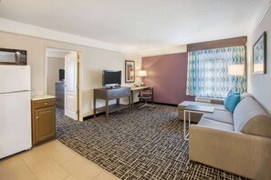 Suite, 1 King Bed, Non Smoking | Private kitchen | Fridge, microwave, coffee/tea maker