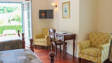 Single Room | Desk, laptop workspace, blackout drapes, WiFi (free)