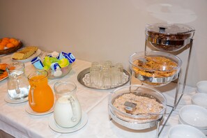 Free daily buffet breakfast