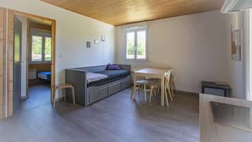 Comfort-chalet | Oleskelualue | Pöytätennispöytä