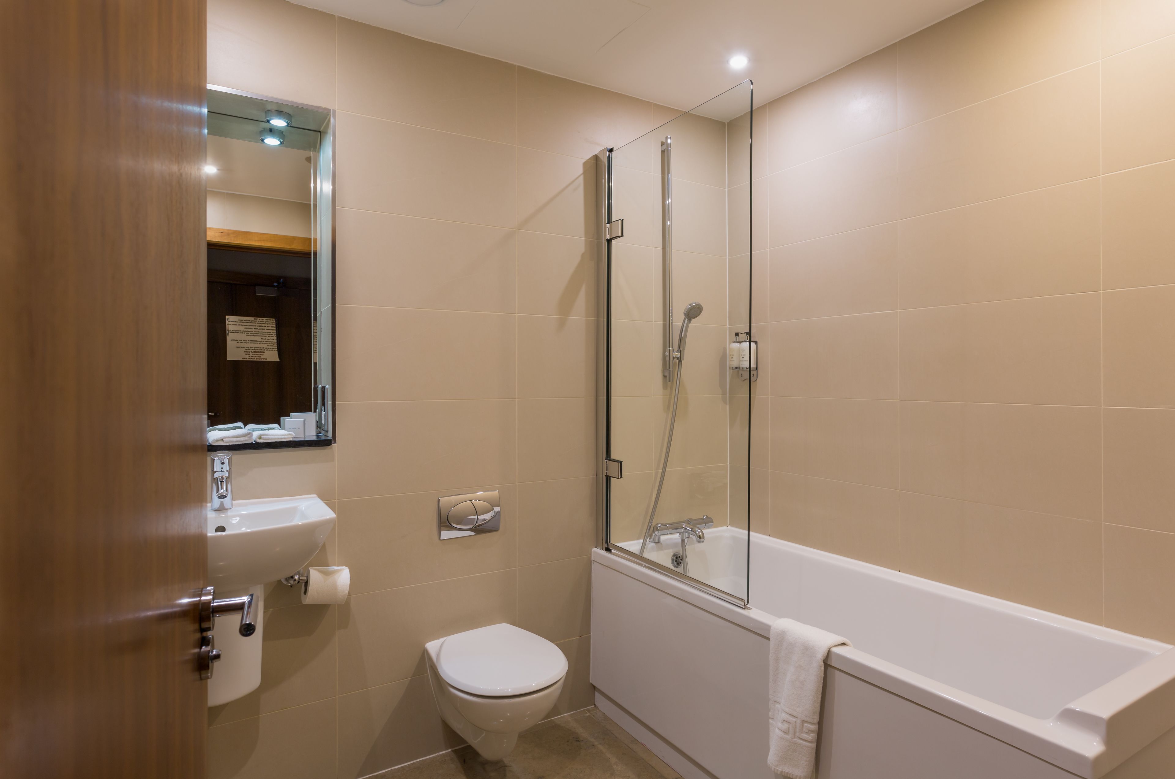 deluxe double or twin room, 1 double or 2 single beds | egyptian cotton sheets, minibar, in-room safe, desk