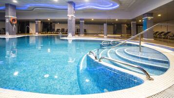 Indoor pool, 2 outdoor pools, pool umbrellas, pool loungers