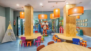 Área de juegos infantiles techada