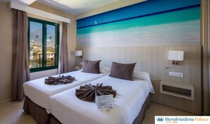 Edredons de pluma, cofres nos quartos, escrivaninha