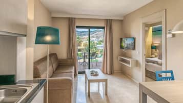 1 habitación, cubrecamas y caja de seguridad en la habitación