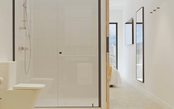 Superior Single Room, Balcony (BRUNCH UNLIMITED) | Bathroom | Hair dryer, towels, soap, toilet paper - Tangerine by Honne Hotels - Adults Only ¨New Opennig¨ (Calvia)