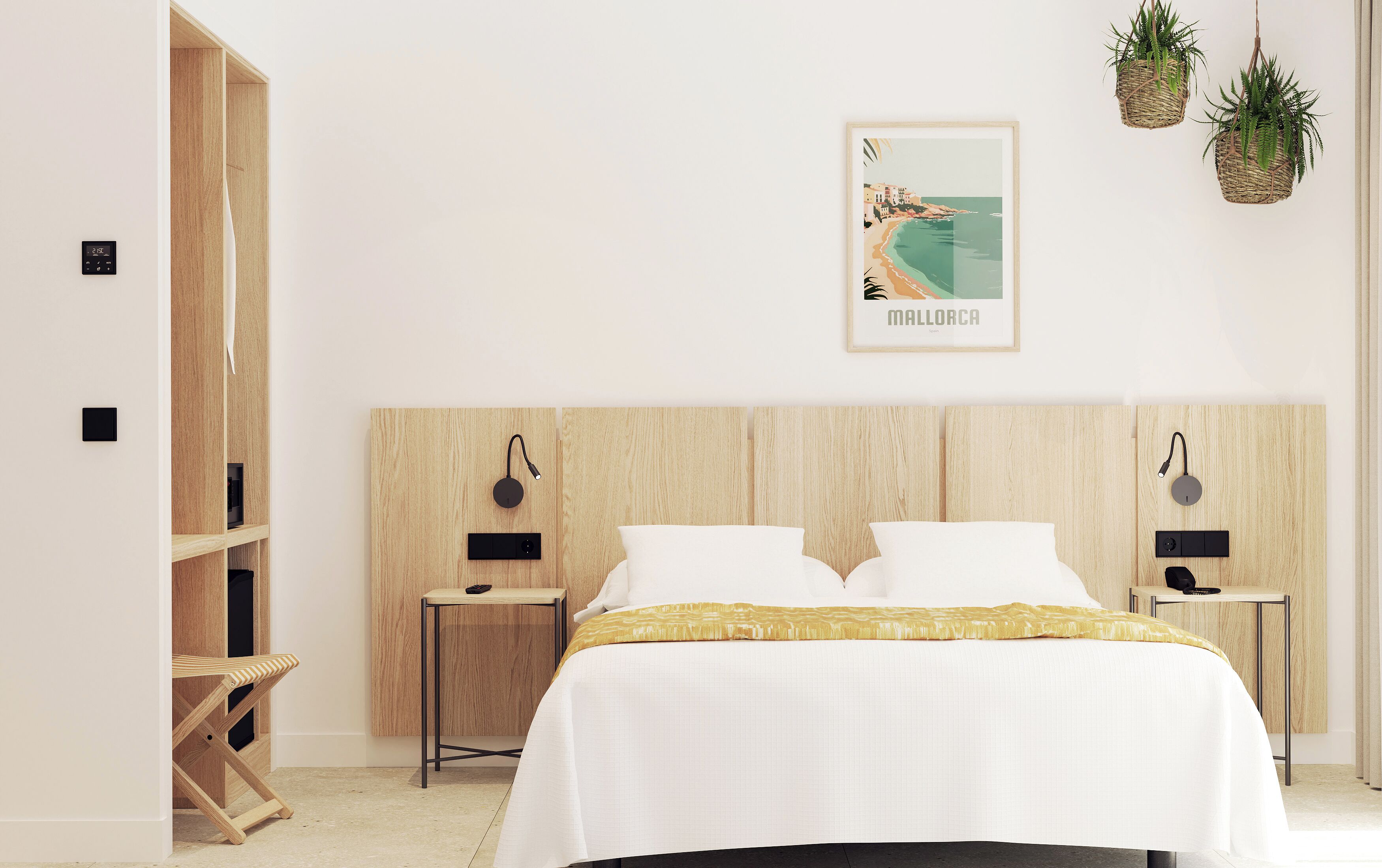 Ein Schlafzimmer mit Bett, Nachttischen, einem Holzschrank, einem gerahmten Bild von Mallorca und zwei hängenden Pflanzen.