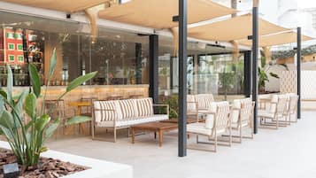 Poolside bar