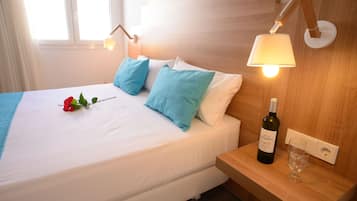 Minibar, Schreibtisch, Verdunkelungsvorhänge, Bügeleisen/Bügelbrett