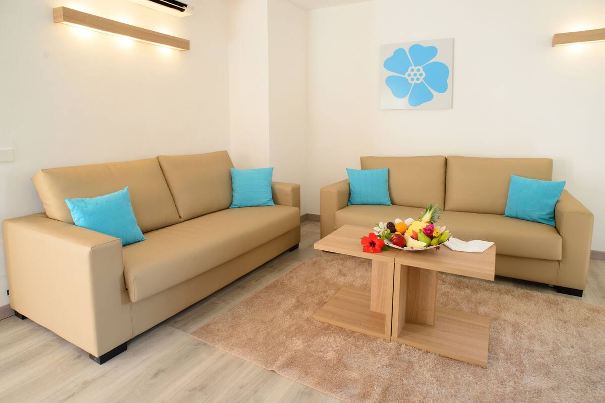 32-inch tv with satellite channels