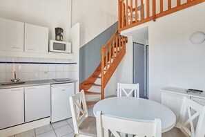 Apartment, 1 Bedroom (Maisonnette) | Iron/ironing board, cots/infant beds, bed sheets - Résidence Odalys Le Grand Bleu (Vendres)