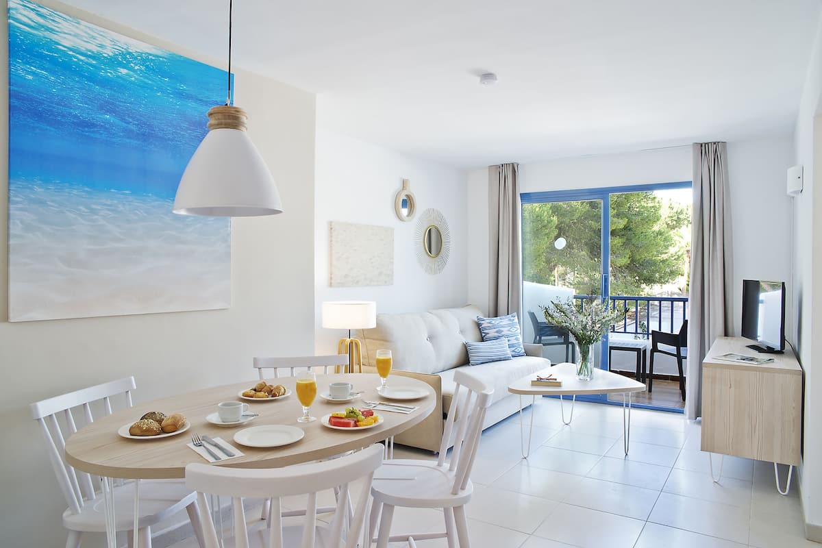Apartment, 1 Bedroom, Balcony (2 adults + 2 children) | Living room