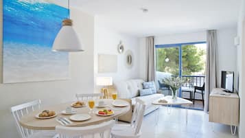 Apartment, 1 Bedroom, Balcony (2 adults + 2 children) | Living room | TV