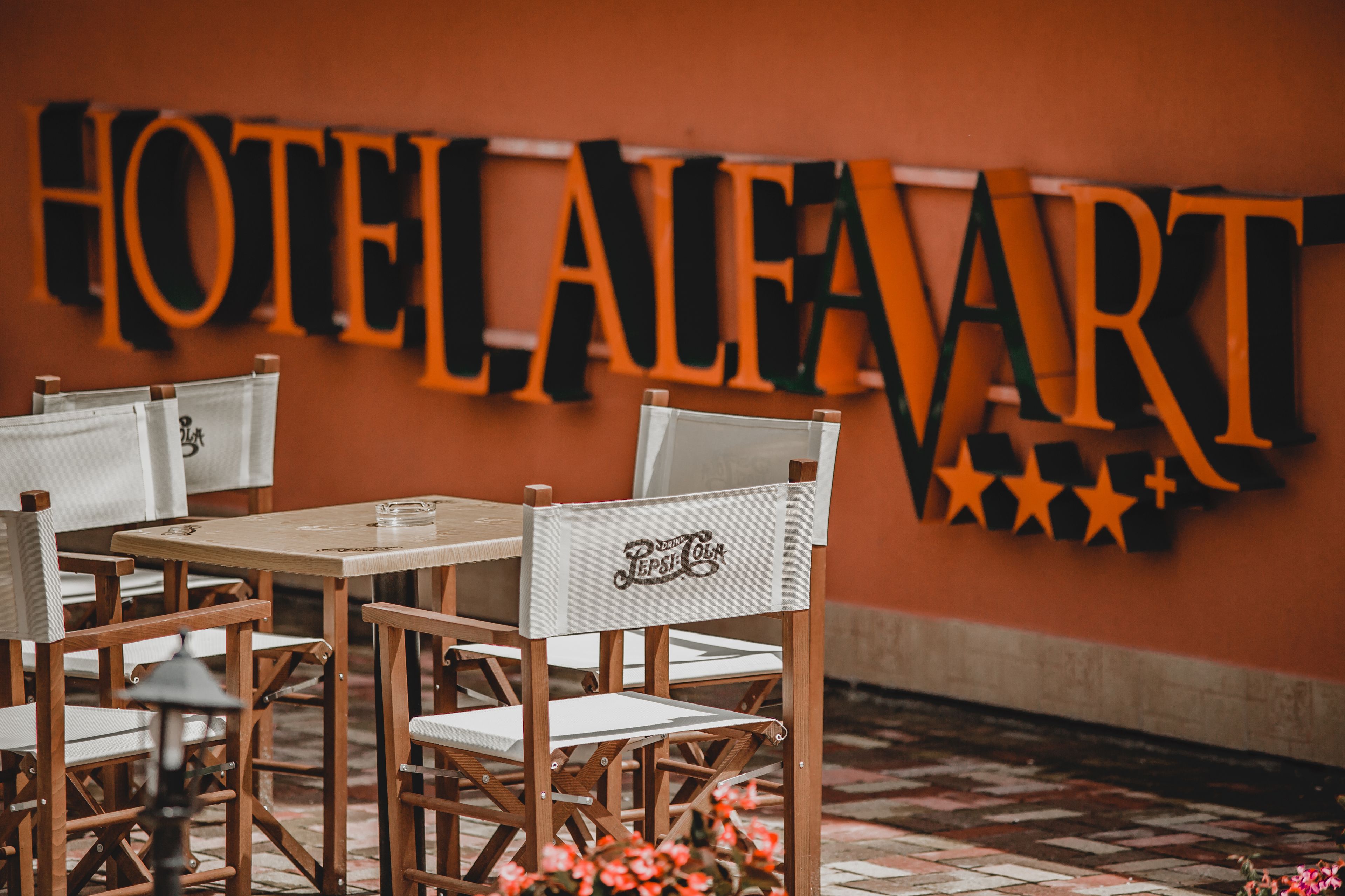 المنشأة من الخارج