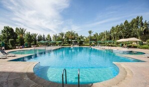 Indoor pool, 2 outdoor pools, pool loungers