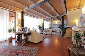 Lobby sitting area - Il Borgo Di Villa Castelletti (Signa)