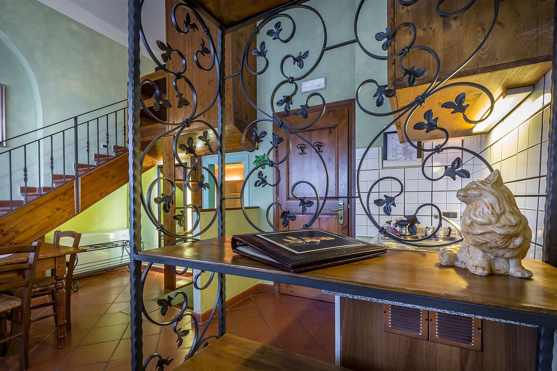 junior suite | minibar, in-room safe, individually decorated, desk