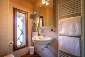 Free toiletries, hair dryer, bidet, towels - Il Borgo Di Villa Castelletti (Signa)