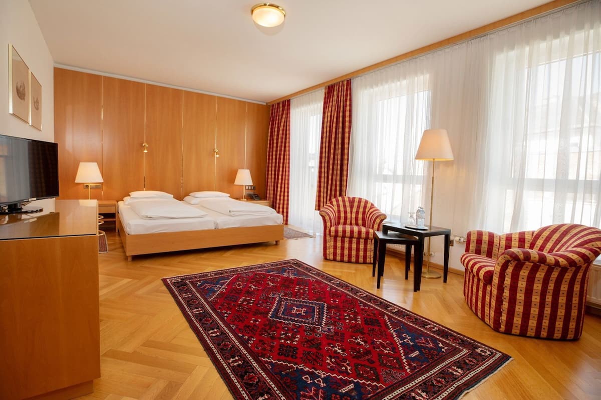 Premium bedding, in-room safe, individually decorated