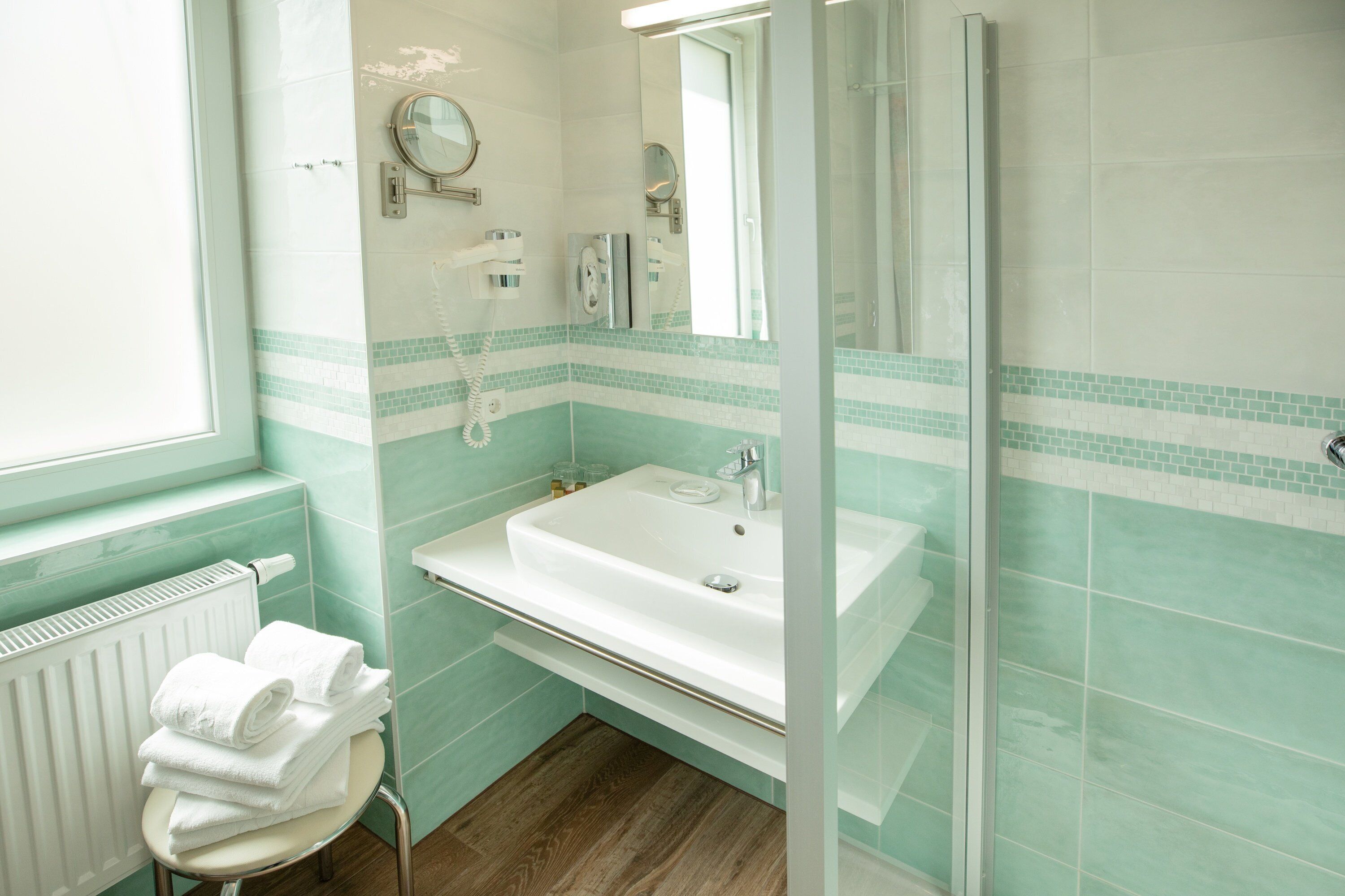 shower, free toiletries, hair dryer, towels