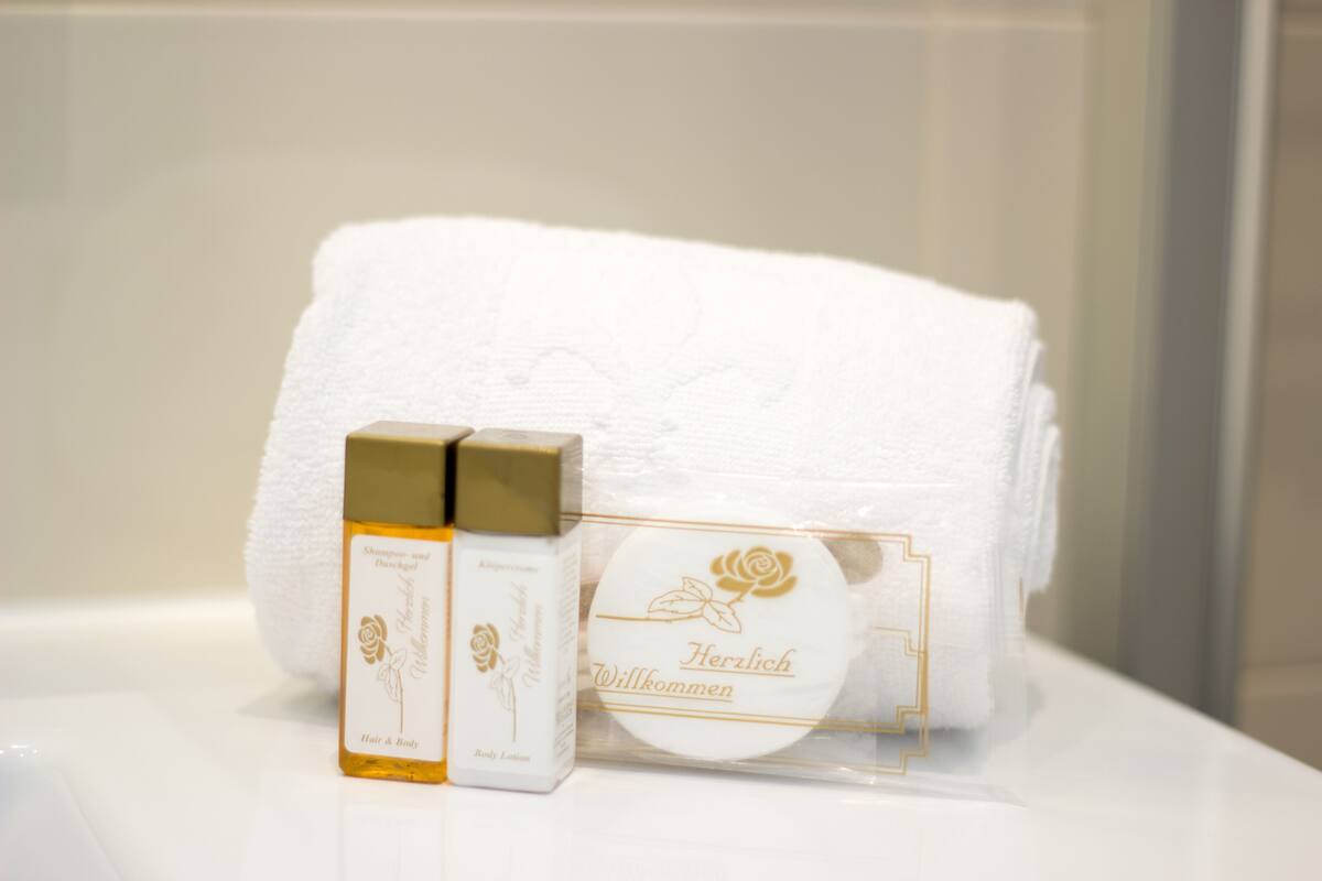 classic single room, 1 single bed | bathroom amenities | shower, free toiletries, hair dryer, towels