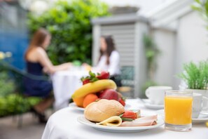 Daily buffet breakfast for a fee - Hotel Gollner (Graz)