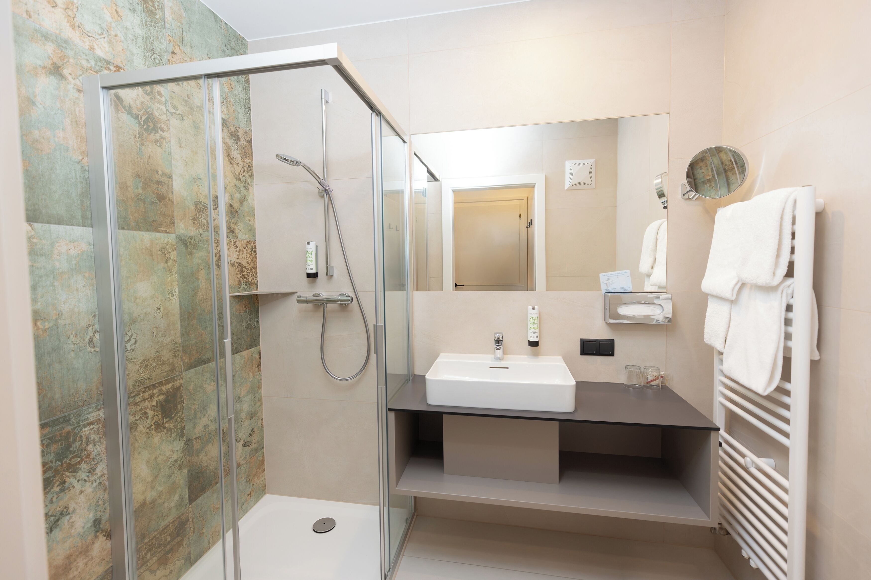 family junior suite | bathroom | shower, free toiletries, hair dryer, towels