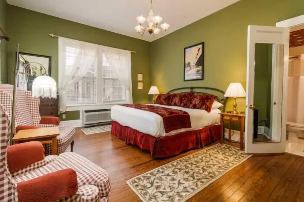 Woodward House Room with Patio | アイロン / アイロン台、WiFi (無料)、客室ごとに異なる装飾、客室ごとに異なるインテリア