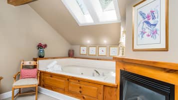 Balsam Suite | Jetted tub