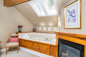 Suite, 1 chambre | Baignoire à jets