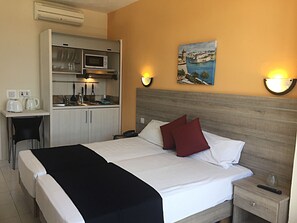 Studio | Memory-foam beds, in-room safe, desk, blackout curtains - Dean Hamlet Hotel (St. Julian's)