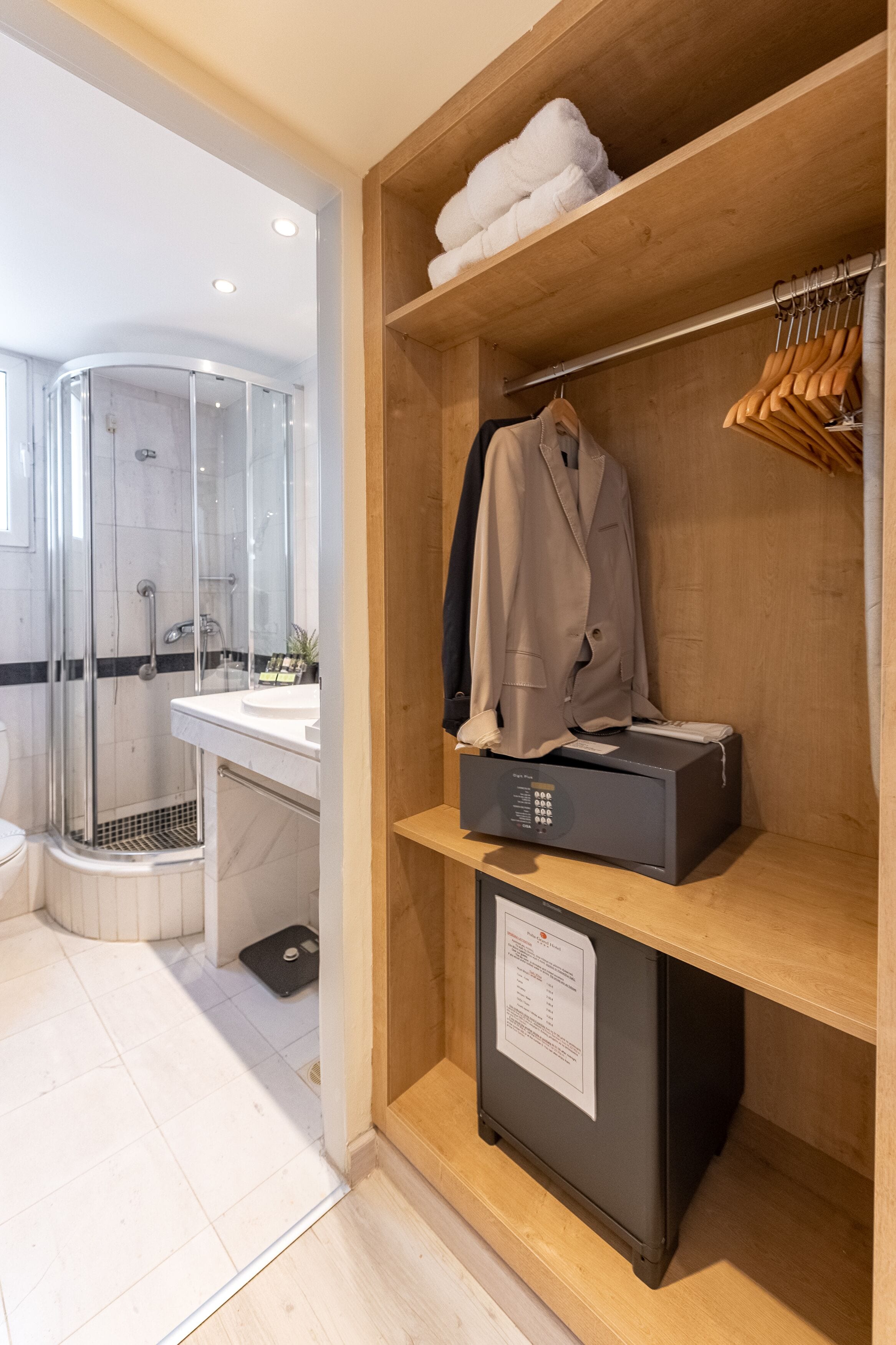 executive room, terrace | pillow-top beds, minibar, in-room safe, desk