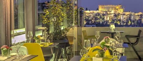 Phục vụ bữa sáng, bữa trưa và bữa tối