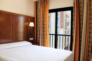 Habitación Individual Estándar | In-room safe, soundproofing, free WiFi, bed sheets - Hotel Perla Marina (Nerja)