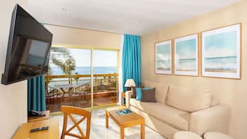 Căn hộ Premium, 1 phòng ngủ, quang cảnh biển (Terrace) | Khu phòng khách | TV 42-inch có truyền hình vệ tinh