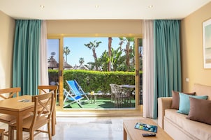 Garden Junior Suite | In-room safe, blackout drapes, iron/ironing board, free WiFi