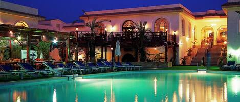 2 piscinas al aire libre