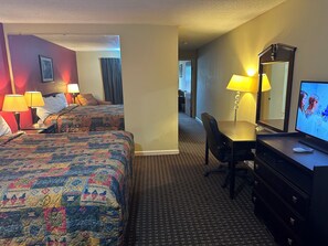 Royal Suite, 1 King Bed, Jetted Tub, City View | Desk, iron/ironing board, free WiFi, bed sheets - Royal Inn (Anniston)