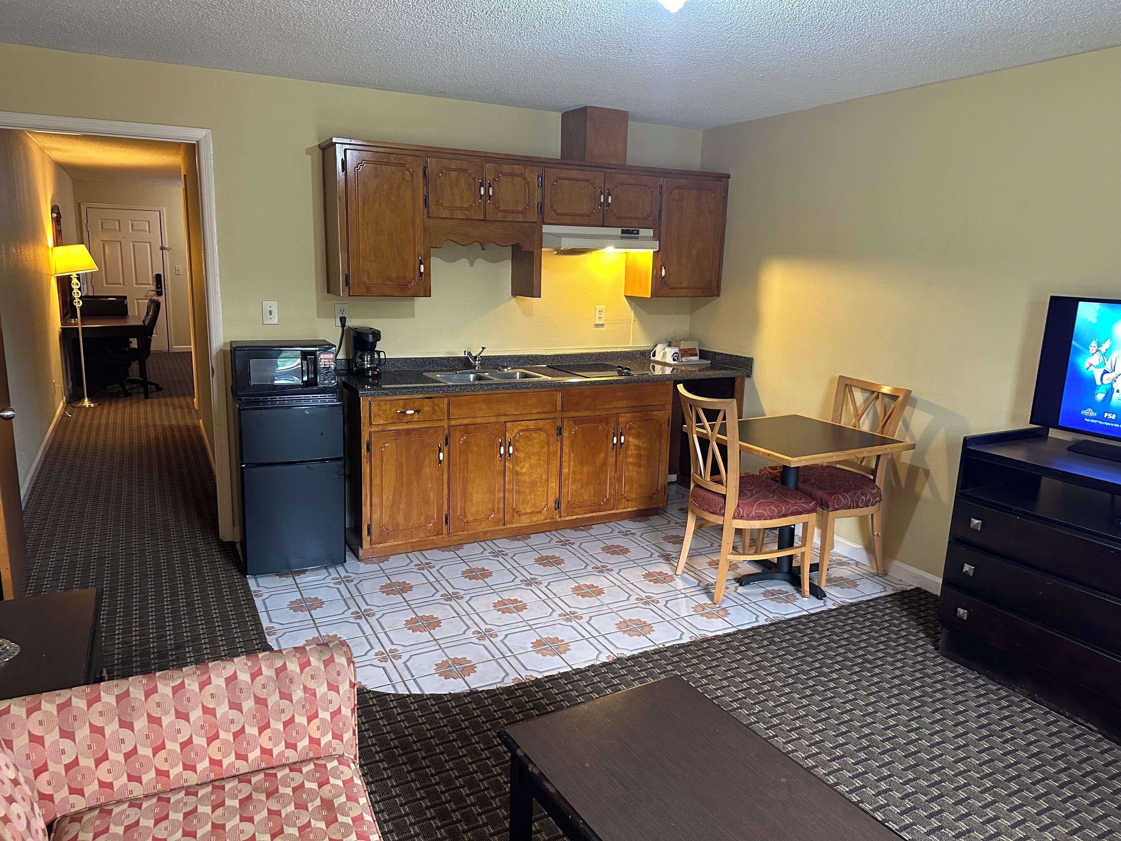 Suite Royal, 1 cama King size, hidromasaje, vista a la ciudad | Área de sala de estar | Televisión LED y consola de videojuegos 