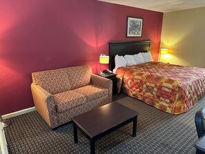 Desk, iron/ironing board, free WiFi, bed sheets - Royal Inn (Anniston)