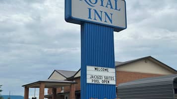 Experience the Royal Inn's luxurious amenities, including Jacuzzi suites and an open pool.