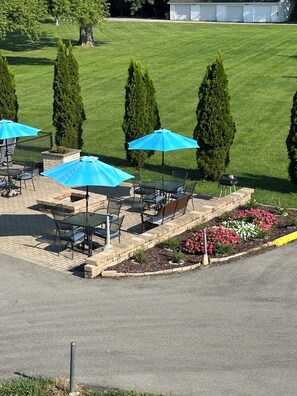 Outdoor banquet area - Geneva Wells Inn (Lake Geneva)