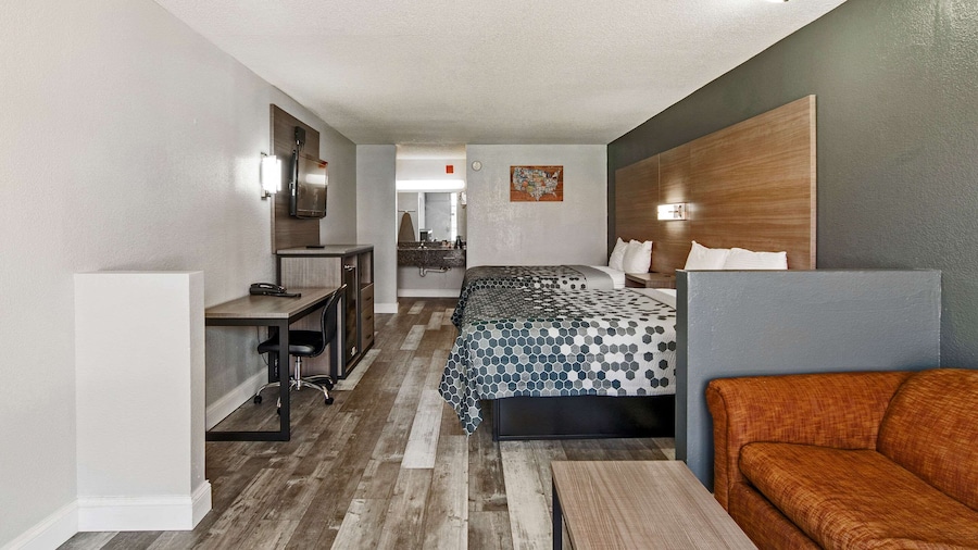 Econo Lodge And Suites Bricktown