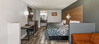 Econo Lodge And Suites Bricktown