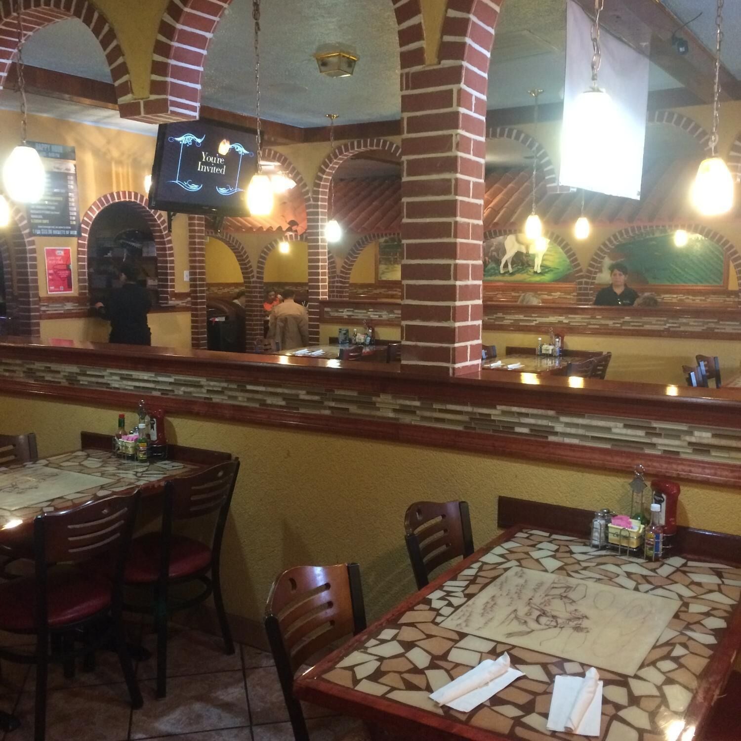 Se sirven comidas, cenas y cocina mexicana 
