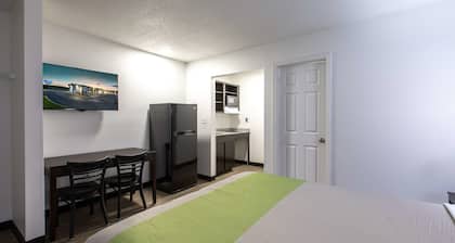 Studio 6 Greenville, SC - I-85 Near Downtown