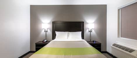 Sengetøy av topp kvalitet, senger med overmadrass og skrivebord