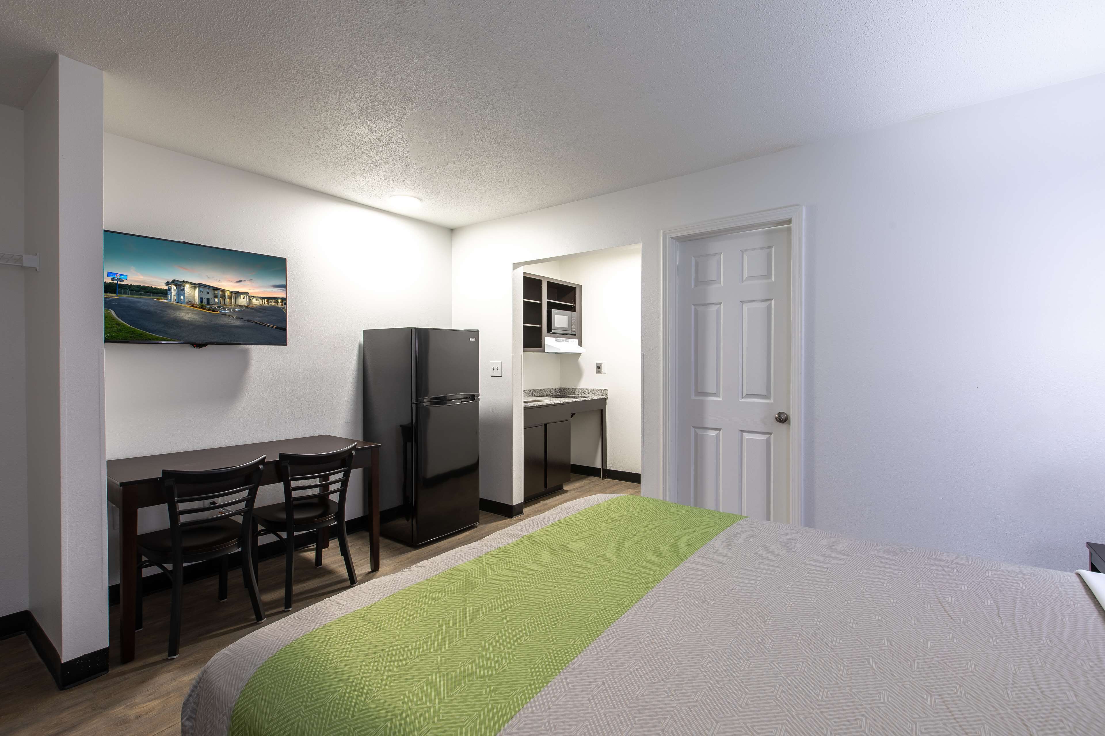 Sängtillbehör av högsta kvalitet, bäddmadrasser och skrivbord