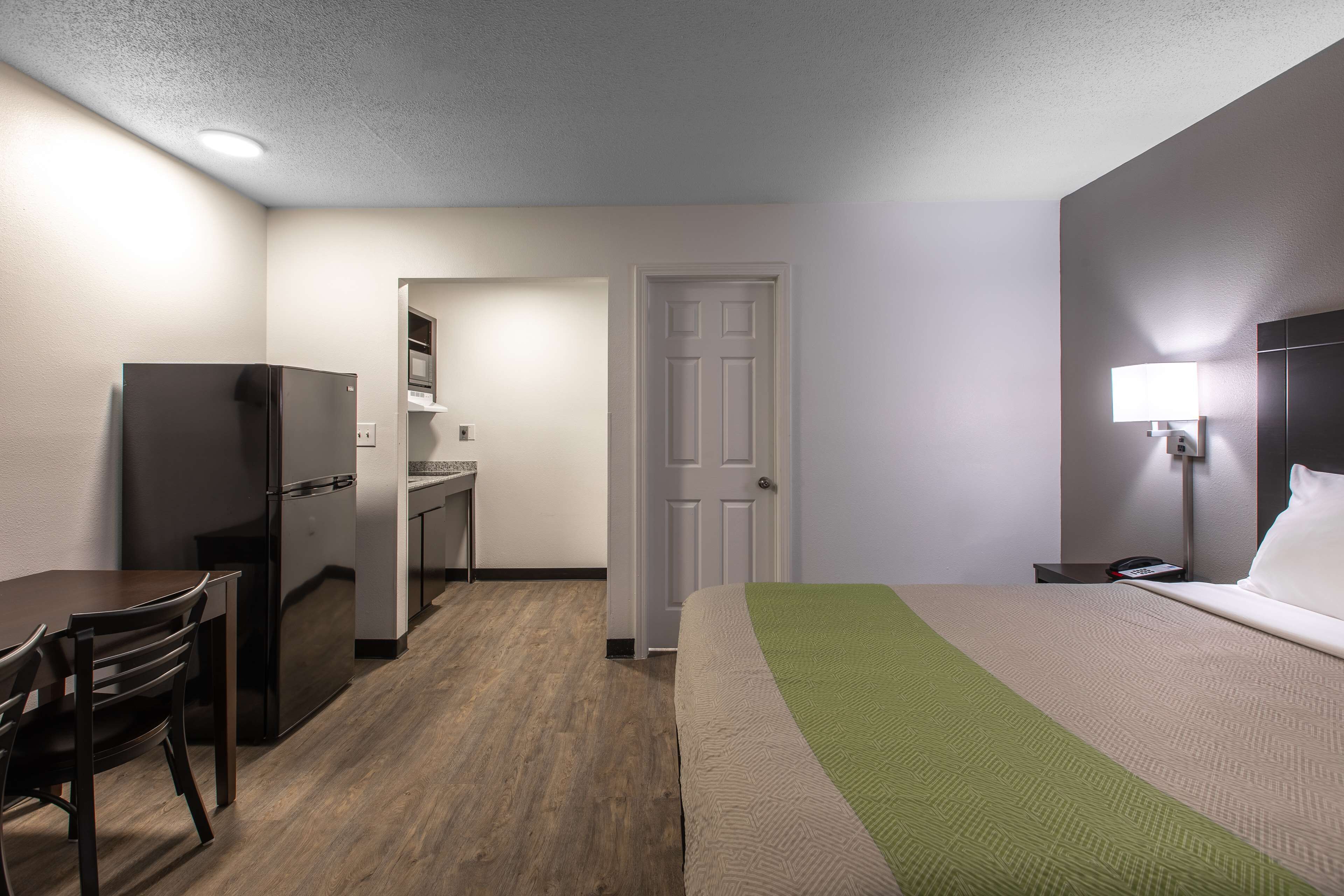 Sängtillbehör av högsta kvalitet, bäddmadrasser och skrivbord