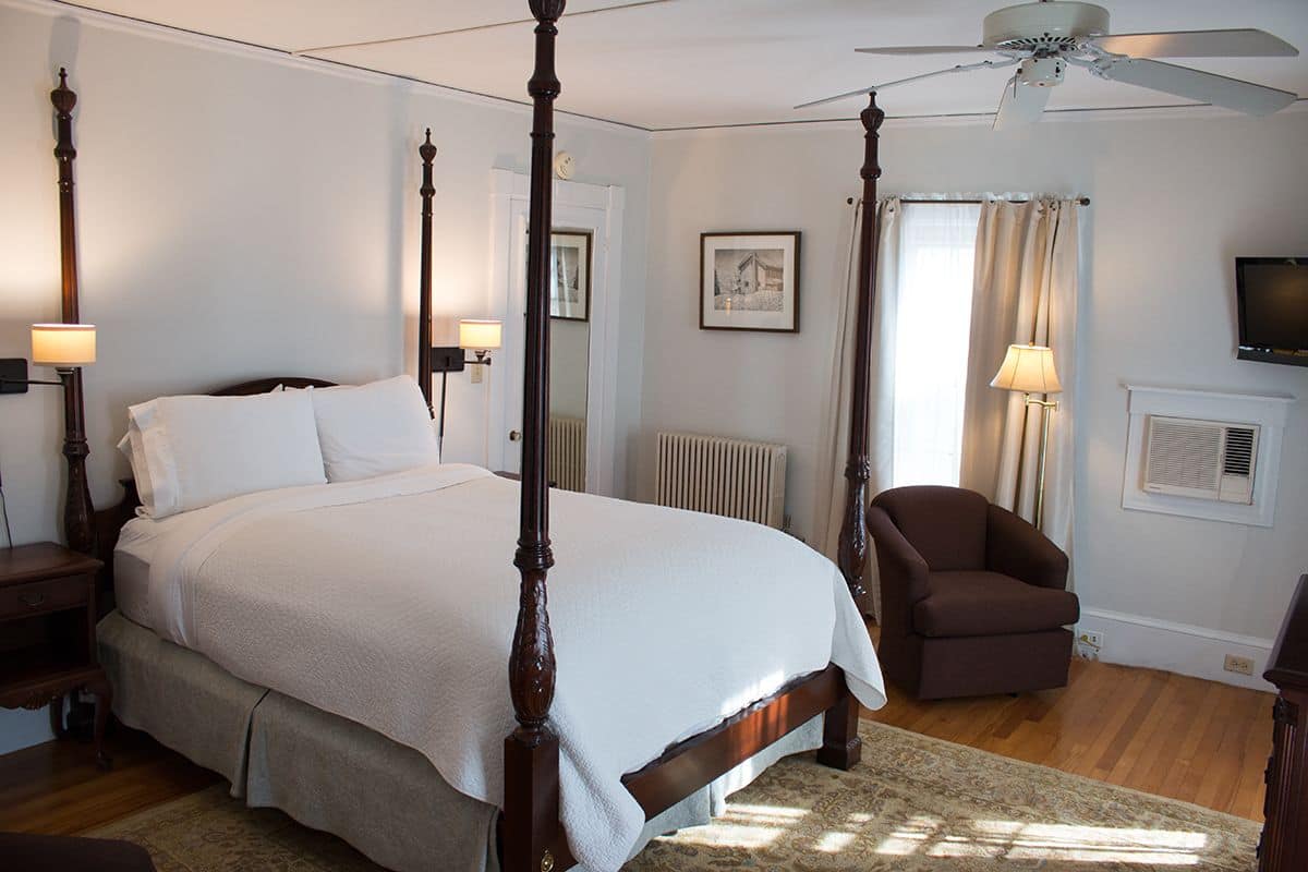 Elijah Glover Room | Egyptian cotton sheets, premium bedding, individually decorated